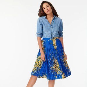 Pleated midi skirt in tossed floral